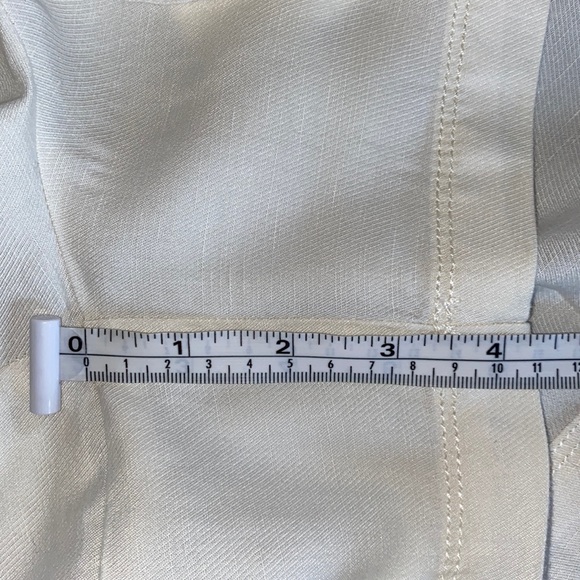 Ann Taylor LOFT linen shorts in beautiful Ivory color. - Picture 7 of 8